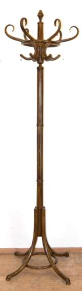 Thonet-Kleiderständer um 1930, Buche, 6 s-förmige Haken, H. 190 cm - photo 1