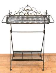 Tisch, Metall, braun gefasst, durchbrochen gearbeitet, klappbar, 103x82x46 cm