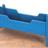 Biedermeier-Puppenbett, Holz blau gefasst, 40x72x26 cm - photo 1