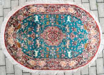 Ghom, Seide, oval, türkisgrundig, mit Floral- und Tierdarstellungen, 118x80 cm