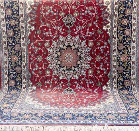Teppich, rotgrundig mit blauem Rand, floral gemustert, 208x320 cm - фото 1