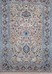 Teppich, hellgrundig, mit Tier- und Blumenmuster, signiert, 109x181 cm
