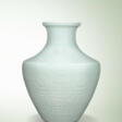 A FINE MAGNIFICENT AND RARE CELADON-GLAZED ARCHAISTIC VASE, ZUN - Maintenant aux enchères