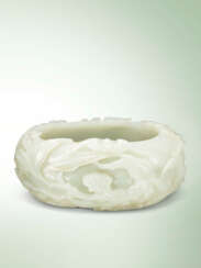 A MAGNIFICENT WHITE JADE PEACH-FORM BRUSH WASHER