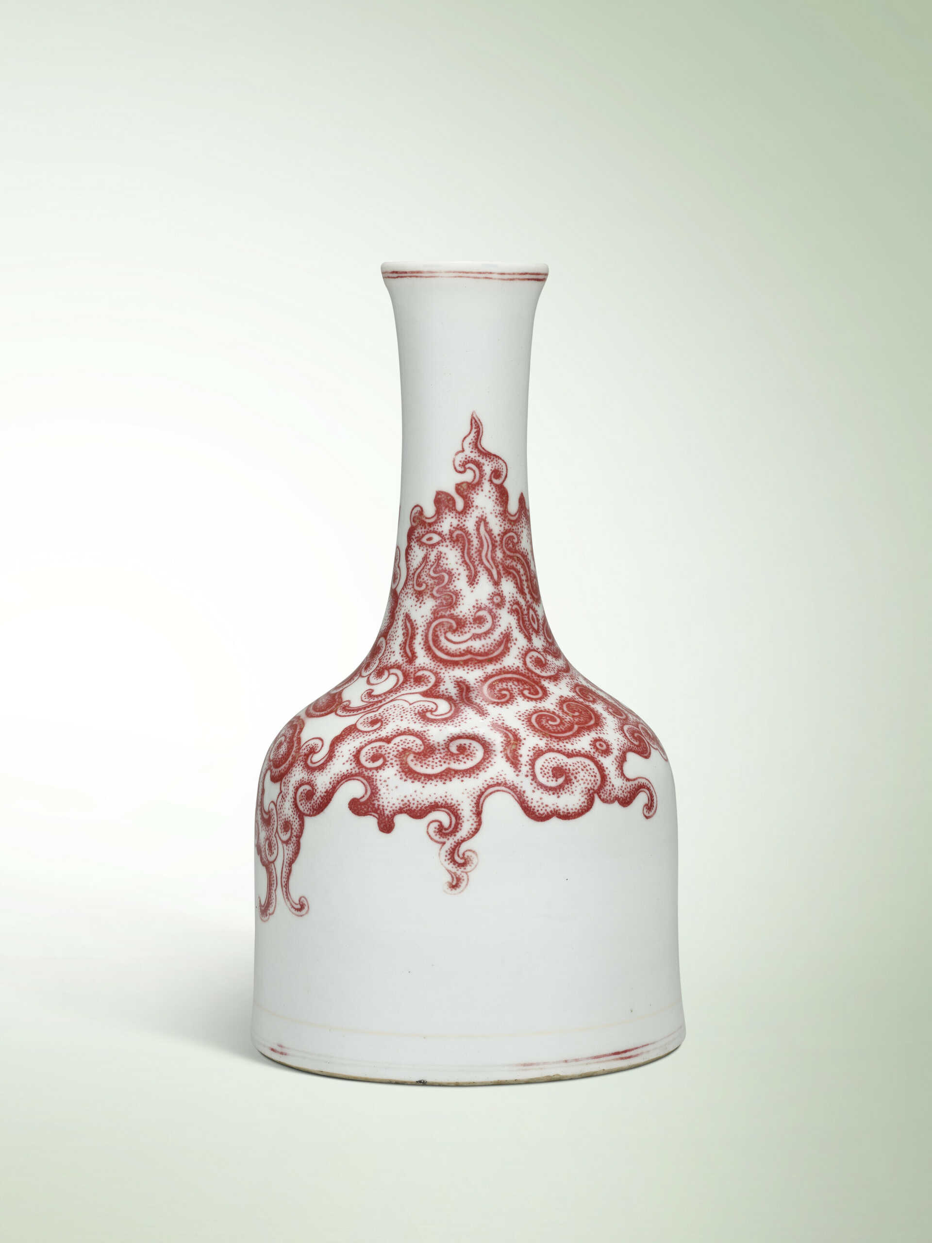 A FINE RARE COPPER-RED DECORATED ‘PHOENIX’ MALLET-SHAPED VASE, YAOLINGZUN