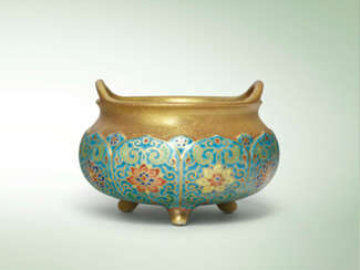 A FINE AND EXTREMELY RARE PORCELAIN IMITATION CLOISONN&#201; ENAMEL ‘LOTUS’ TRIPOD CENSER