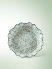 AN EXCEPTIONAL GUAN MALLOW-SHAPED LOBED WASHER
