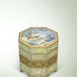 AN IMPERIAL BEIJING ENAMEL &#39;GEESE AND QUAILS&#39; TIERED INK STONE WARMER BOX AND COVER, WITH DUAN INK STONE - Jetzt bei der Auktion