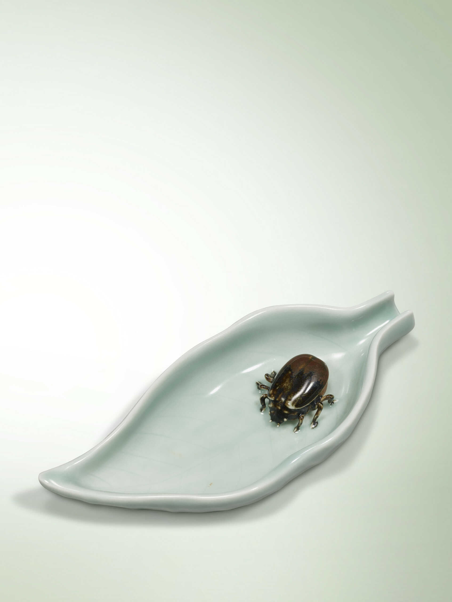 A RARE TROMPE L&#39;OEIL CELADON-GLAZED ‘BEETLE’ LEAF-FORM INK PALETTE