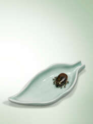 A RARE TROMPE L&#39;OEIL CELADON-GLAZED ‘BEETLE’ LEAF-FORM INK PALETTE