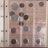 Bunt gemischte Sammlung Münzen in 2 Alben, mit etwas GOLD - - photo 2