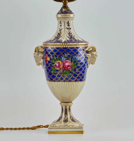Lampe de table avec porcelaine. Hand Painted 20th century - Foto 3
