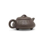 A YIXING TEAPOT PAINTED BY TANG YUN (1910-1993), MADE BY BAO FENGYAN (B. 1967)20TH CENTURY - photo 2