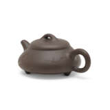 A YIXING TEAPOT PAINTED BY TANG YUN (1910-1993), MADE BY BAO FENGYAN (B. 1967)20TH CENTURY - photo 5