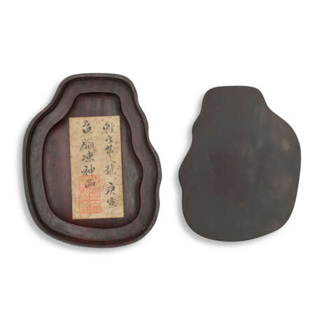 A FISH-BRAIN-VEIN INK STONE, WOOD BOX AND COVER - фото 1