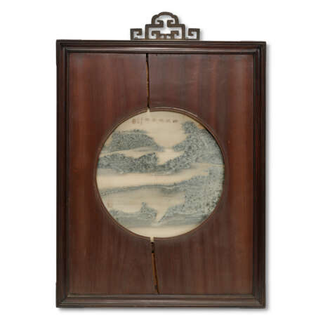 AN INSCRIBED ‘MISTY GREENERY SCENE AFTER RAIN’ MARBLE-INSET WOOD SCREENQING DYNASTY - фото 1