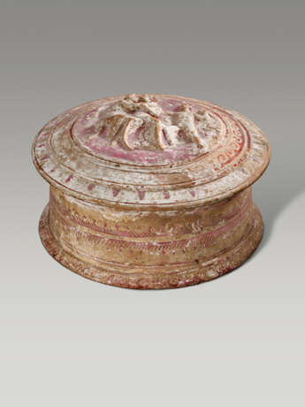 A CANOSAN TERRACOTTA PYXIS - photo 2
