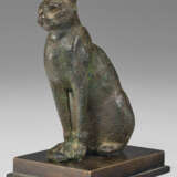 AN EGYPTIAN BRONZE CAT - фото 1