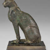 AN EGYPTIAN BRONZE CAT - фото 2