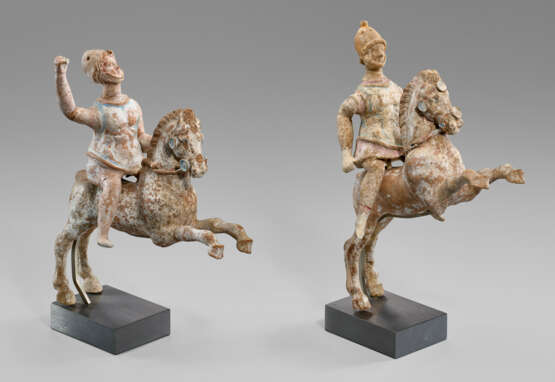 TWO CANOSAN TERRACOTTA HORSES AND RIDERS - photo 1