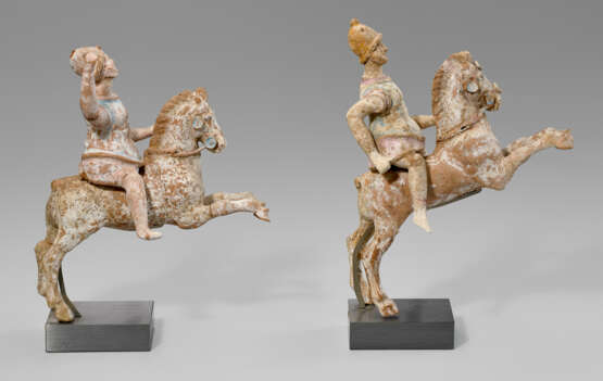 TWO CANOSAN TERRACOTTA HORSES AND RIDERS - photo 2