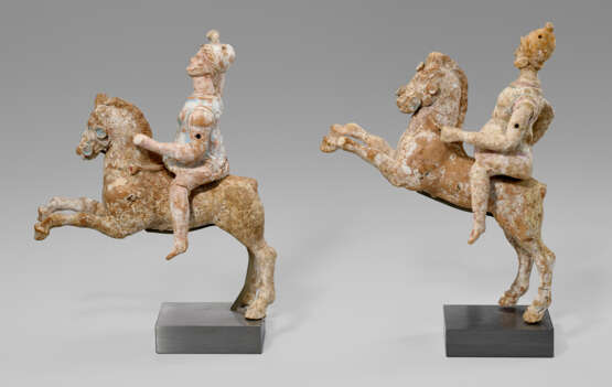 TWO CANOSAN TERRACOTTA HORSES AND RIDERS - photo 3