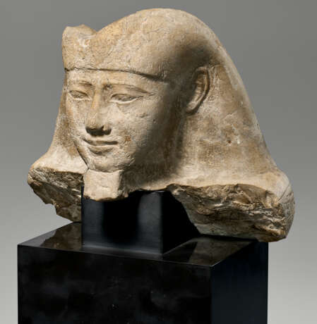 AN EGYPTIAN INDURATED LIMESTONE PORTRAIT HEAD OF AN OFFICIAL - photo 1 AN EGYPTIAN INDURATED LIMESTONE PORTRAIT HEAD OF AN OFFICIAL - photo 1