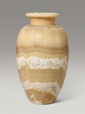 AN EGYPTIAN-STYLE ALABASTER JAR - Foto 2 AN EGYPTIAN-STYLE ALABASTER JAR - Foto 2