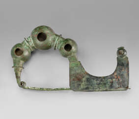 A GREEK BRONZE FIBULA