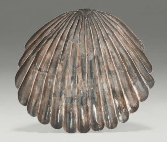 A ROMAN SILVER SHELL-SHAPED DISH - фото 1