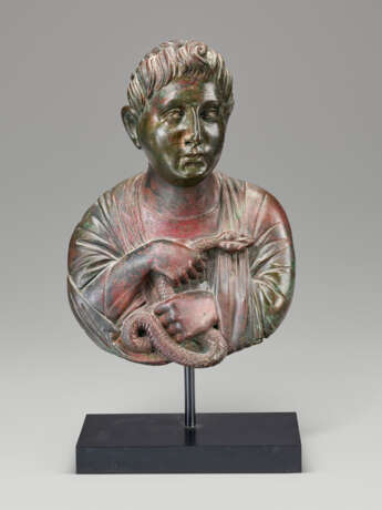 A ROMAN BRONZE PORTRAIT BUST OF A MAN - фото 1