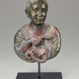 A ROMAN BRONZE PORTRAIT BUST OF A MAN - фото 1