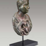 A ROMAN BRONZE PORTRAIT BUST OF A MAN - фото 2