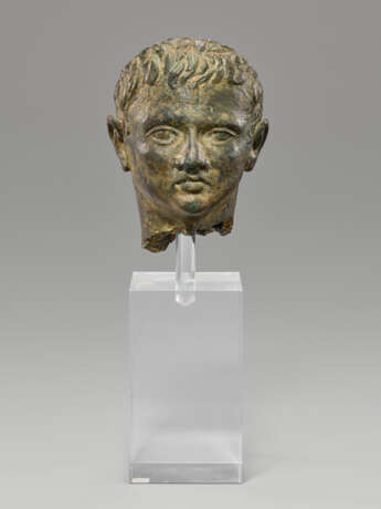 A ROMAN BRONZE PORTRAIT HEAD OF A MAN - photo 1