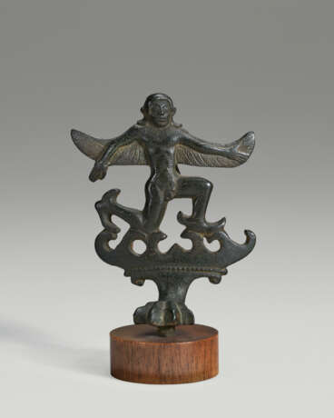 AN ETRUSCAN BRONZE CISTA FOOT - фото 1