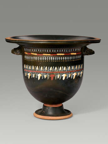 AN APULIAN GNATHIAN-WARE BELL-KRATER - photo 1