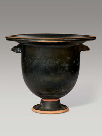 AN APULIAN GNATHIAN-WARE BELL-KRATER - photo 2