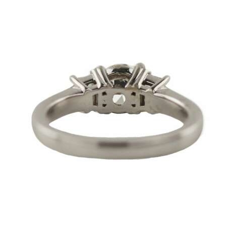 Bague en or 750 de style Art D&eacute;co avec trois diamants. Diamants 20th century - photo 4