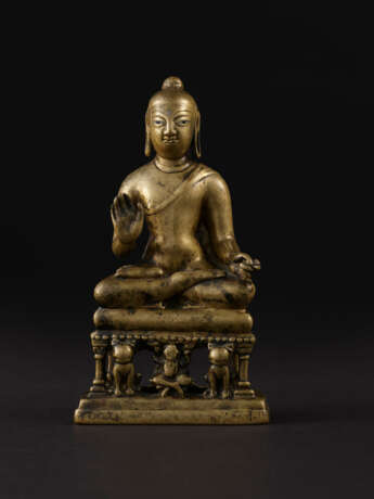 A SILVER INLAID BRASS FIGURE OF BUDDHA - photo 1
