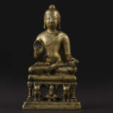 A SILVER INLAID BRASS FIGURE OF BUDDHA - photo 1