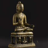 A SILVER INLAID BRASS FIGURE OF BUDDHA - photo 3