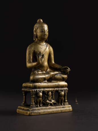 A SILVER INLAID BRASS FIGURE OF BUDDHA - photo 3