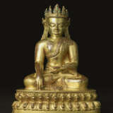 A GILT-COPPER ALLOY FIGURE OF A CROWNED BUDDHA - фото 1