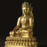 A GILT-COPPER ALLOY FIGURE OF A CROWNED BUDDHA - фото 3