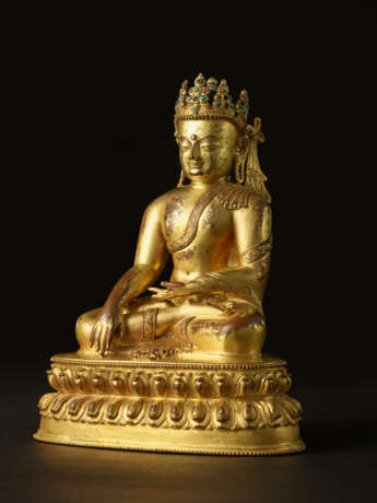 A GILT-COPPER ALLOY FIGURE OF A CROWNED BUDDHA - фото 3