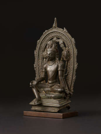 A COPPER ALLOY FIGURE OF PADMAPANI LOKESHVARA - photo 1