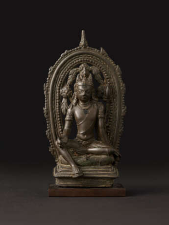A COPPER ALLOY FIGURE OF PADMAPANI LOKESHVARA - photo 2