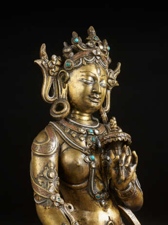 A SILVER COPPER AND GOLD INLAID BRASS FIGURE OF SITATAPATRA - photo 2