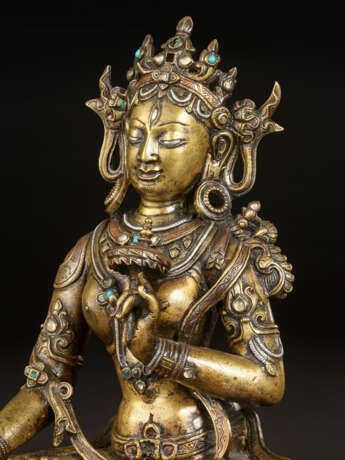 A SILVER COPPER AND GOLD INLAID BRASS FIGURE OF SITATAPATRA - photo 4