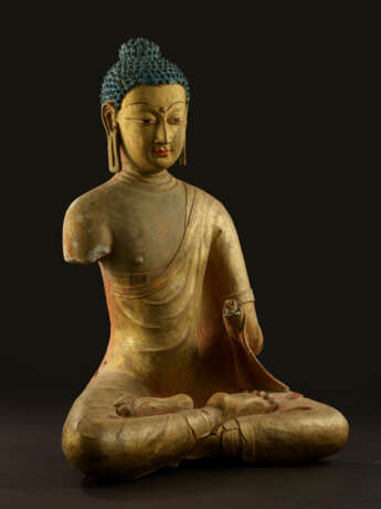 A GILT AND POLYCHROME STUCCO FIGURE OF BUDDHA - фото 2